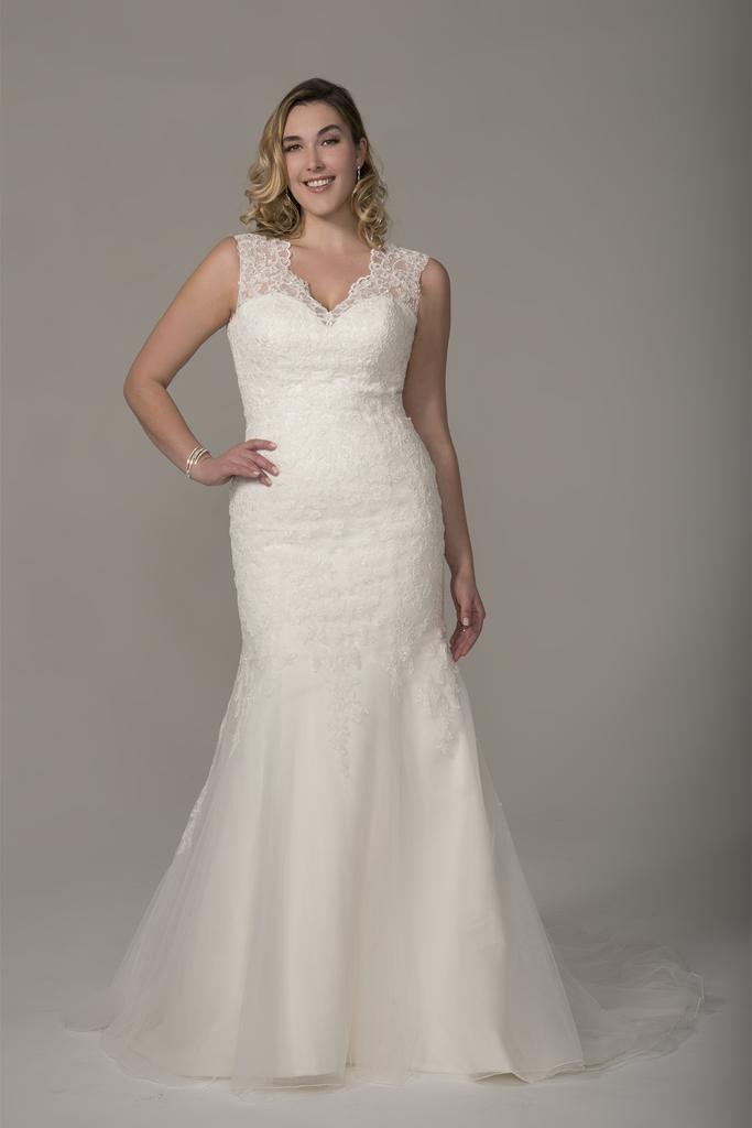 VW8727 - Venus Ivory Plus Size Vintage Wedding Dress with Fishtail Organza Skirt and Lace Appliques